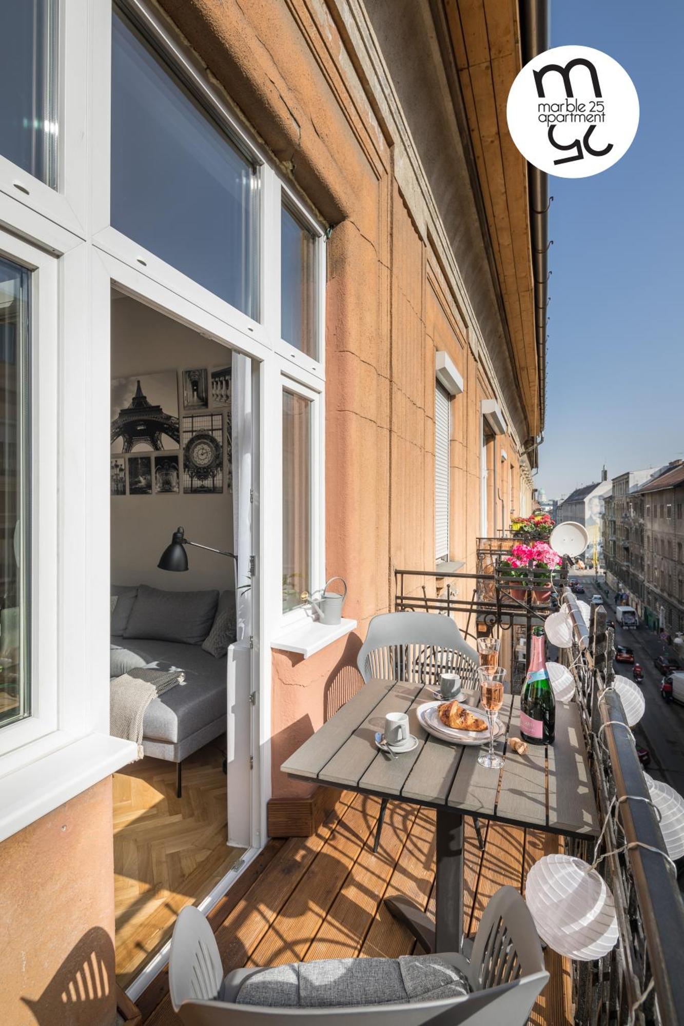 Marble 25 * Budapešť